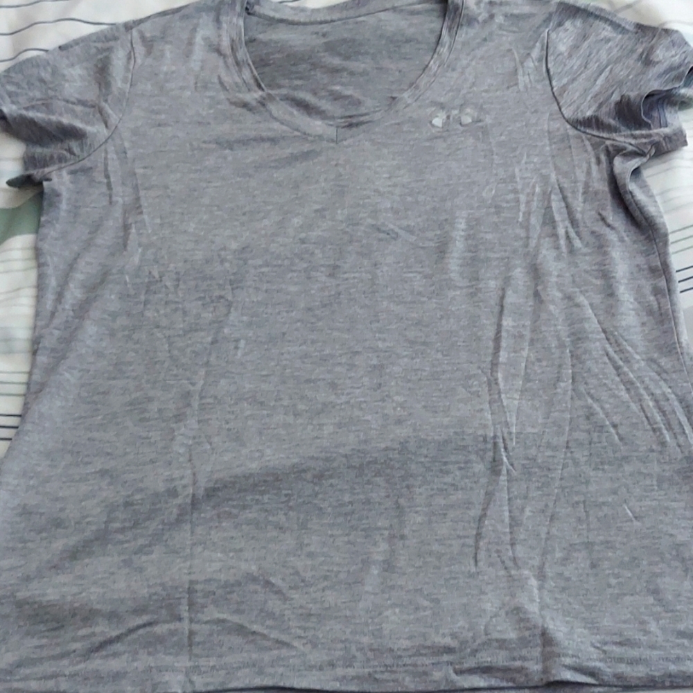 Urder Armour moisture wick tee